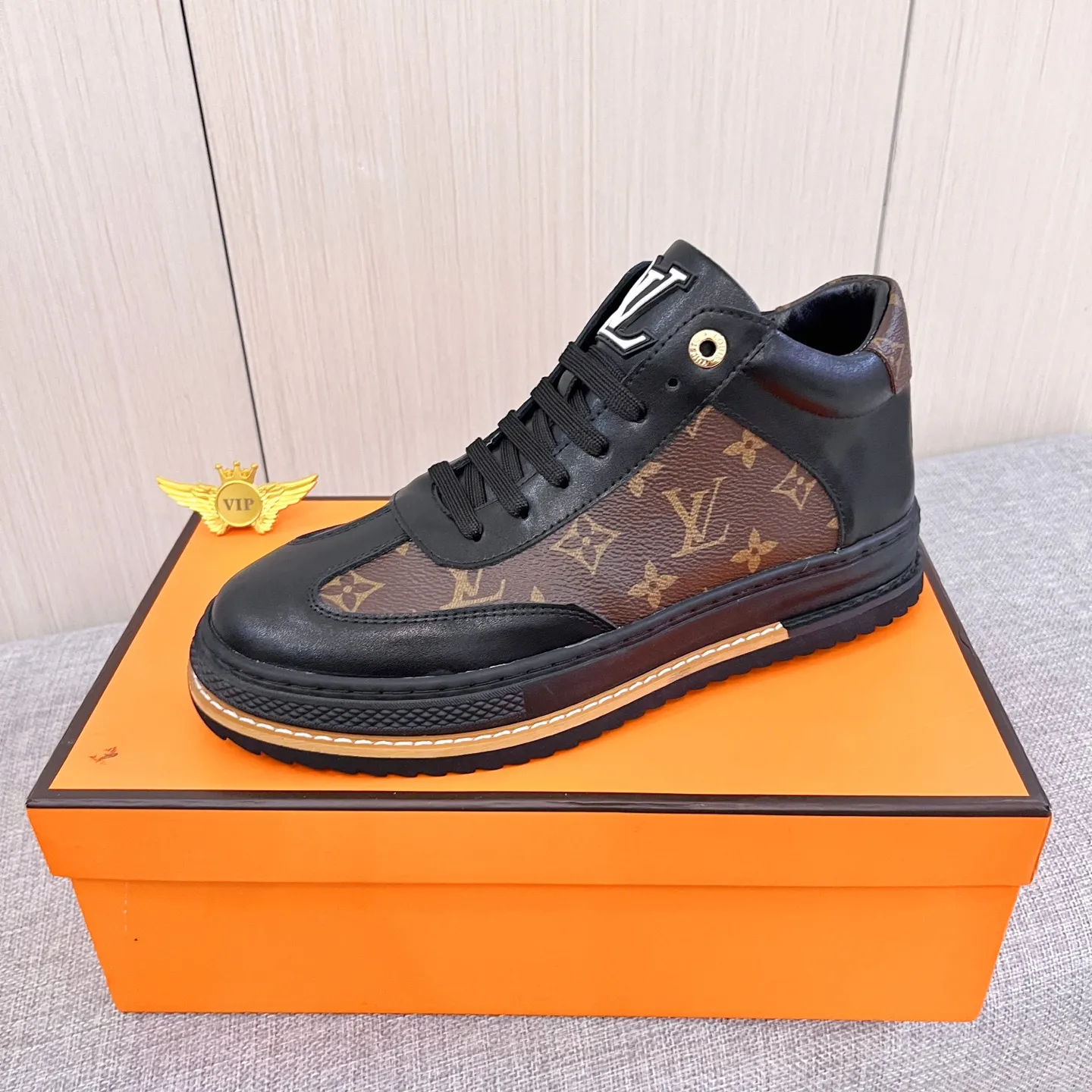 Men's shoes 💰 440 men's shoes 💰 [ LV ] 🔥 Louis Vuitton, high-end men's shoes brand official website 1:1 latest masterpiece: uppers are made of Italian imported first-layer cowhide with comfortable and breathable lining ➕ original non-slip and wear-resistant outsole 🔥, making walking more convenient and comfortable! An exclusive new model, a stunning work, a beautiful 1:1 replica [color] compared to the official quality! Create a fashionable personality to set off your uniqueness! A must-have for trendy men! Classic 🔥Size: 38-44 Color: 🔥 2⃣️colors available🔥.